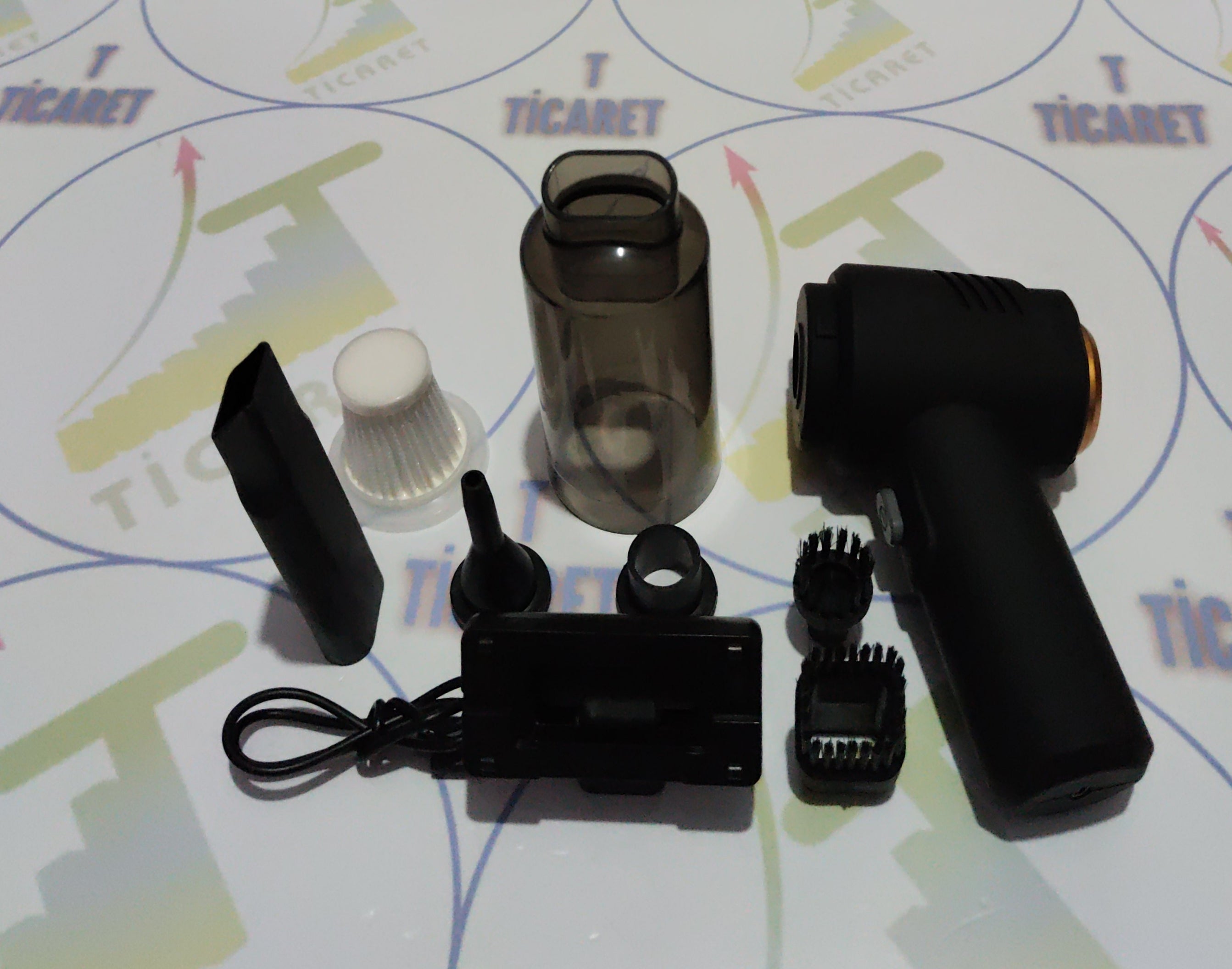 Şarjlı Araç Süpürgesi - Arabada Ve Evde - 60W Motor Gücü - Üfleme Ve Çekme Özellikli - CARUB